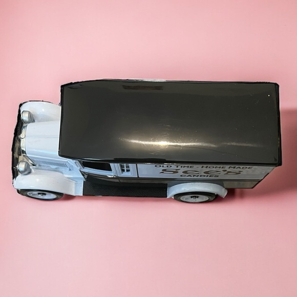 ERTL Collectibles See’s Candies 1927 Graham Brothers Delivery Truck - Picture 3 of 10